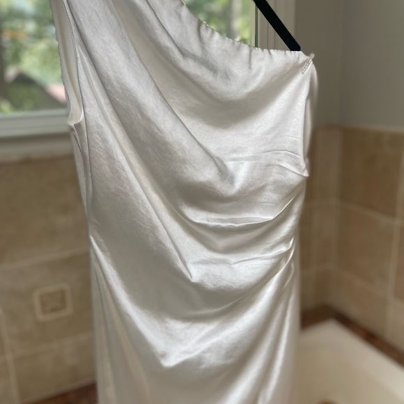 Elliatt Cassini Dress - Size M Dry cleaned - Picture 4 of 6